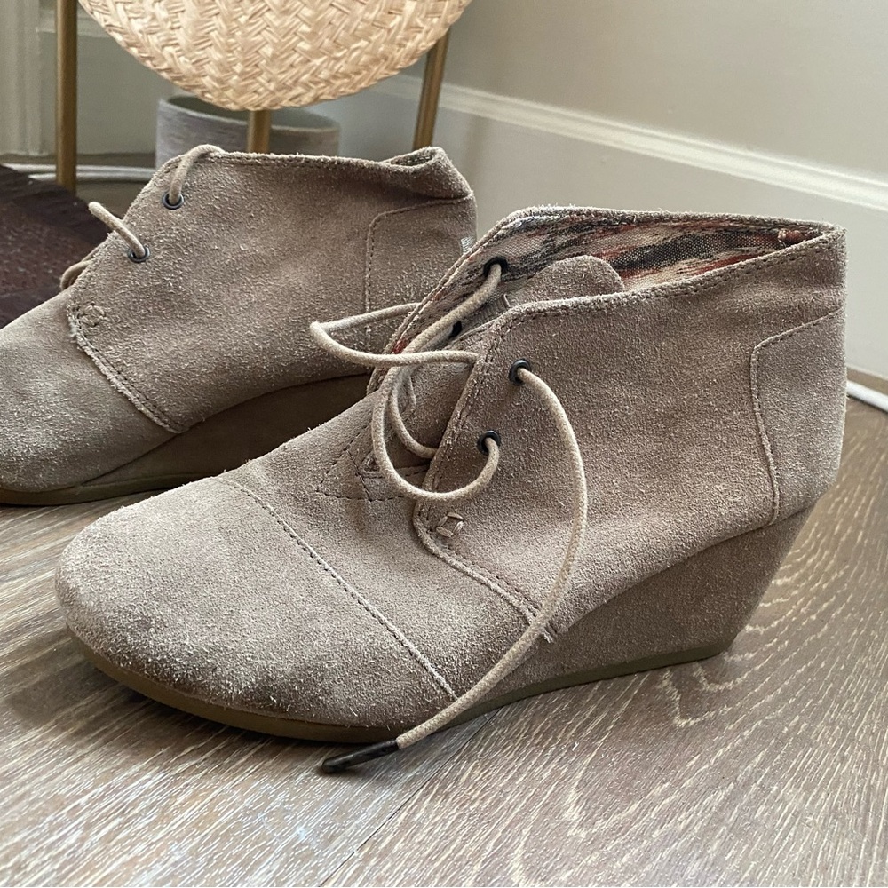 Toms Suede Wedges